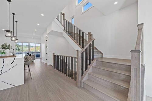 5011 21 Avenue Nw, Calgary, AB - Indoor Photo Showing Other Room