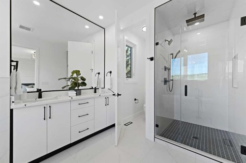 5011 21 Avenue Nw, Calgary, AB - Indoor Photo Showing Other Room