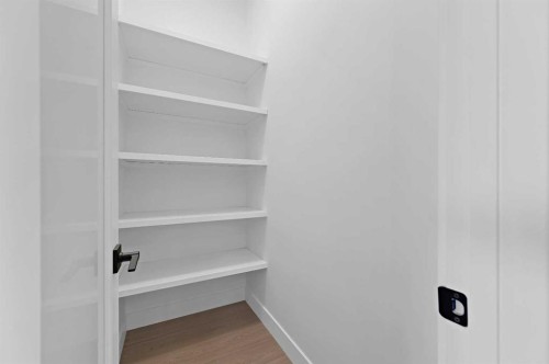 5011 21 Avenue Nw, Calgary, AB - Indoor With Storage