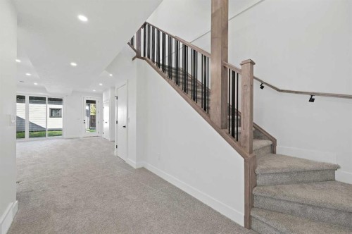 5011 21 Avenue Nw, Calgary, AB - Indoor Photo Showing Other Room