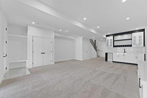 5011 21 Avenue Nw, Calgary, AB - Indoor Photo Showing Other Room