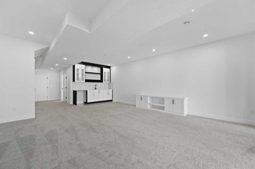 5011 21 Avenue Nw, Calgary, AB - Indoor Photo Showing Other Room