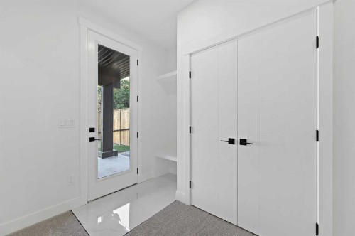 5011 21 Avenue Nw, Calgary, AB - Indoor Photo Showing Other Room