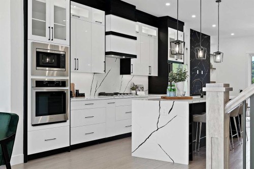 5011 21 Avenue Nw, Calgary, AB - Indoor Photo Showing Kitchen With Upgraded Kitchen