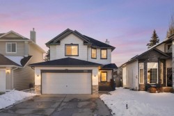 356 Douglas Ridge Green SE Calgary, AB T2Z 2Z9