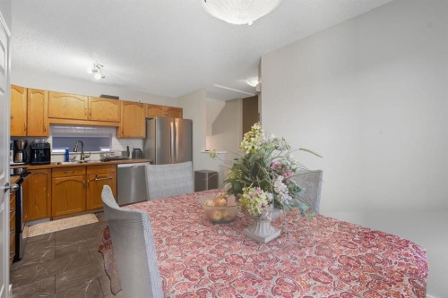 168 Copperfield Court Se, Calgary, AB - Indoor Photo Showing Kitchen
