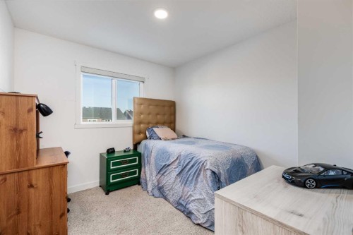 117 Highview Gate Se, Airdrie, AB - Indoor Photo Showing Bedroom