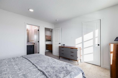 117 Highview Gate Se, Airdrie, AB - Indoor Photo Showing Bedroom