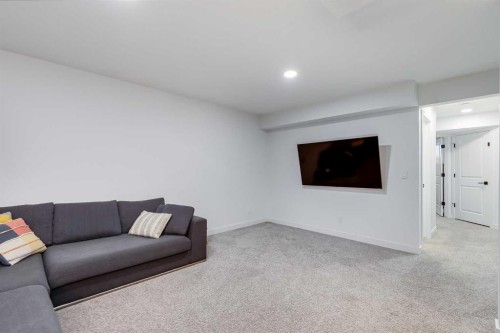 117 Highview Gate Se, Airdrie, AB - Indoor Photo Showing Living Room