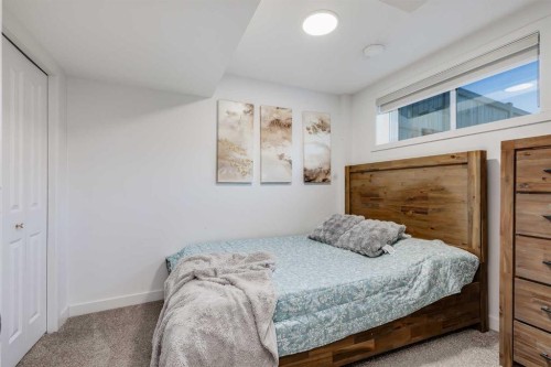117 Highview Gate Se, Airdrie, AB - Indoor Photo Showing Bedroom