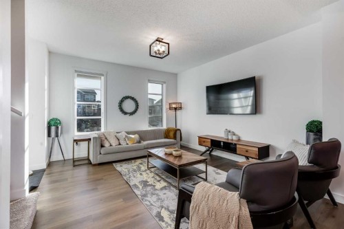 117 Highview Gate Se, Airdrie, AB - Indoor Photo Showing Living Room