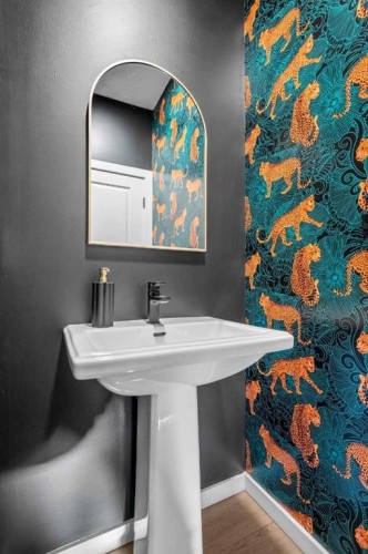 161 Lavender Manor Se, Calgary, AB - Indoor Photo Showing Bathroom