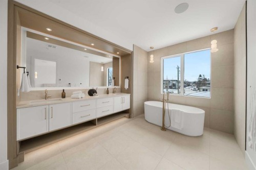 2401 4 Avenue Nw, Calgary, AB - Indoor Photo Showing Bathroom