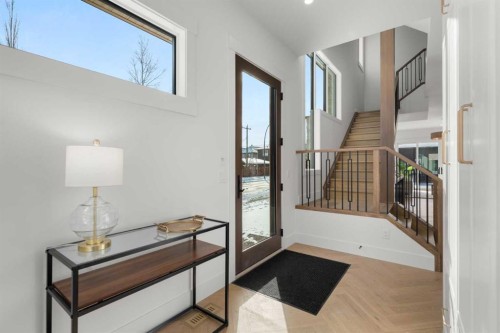 2401 4 Avenue Nw, Calgary, AB - Indoor Photo Showing Other Room