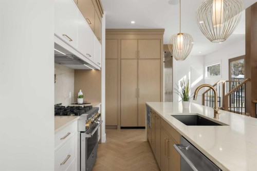 2401 4 Avenue Nw, Calgary, AB - Indoor Photo Showing Kitchen With Upgraded Kitchen