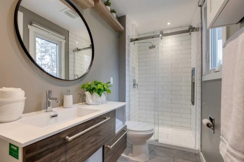 4023 Varmoor Road Nw, Calgary, AB - Indoor Photo Showing Bathroom