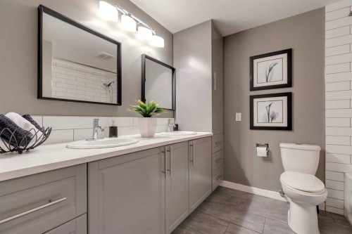 4023 Varmoor Road Nw, Calgary, AB - Indoor Photo Showing Bathroom