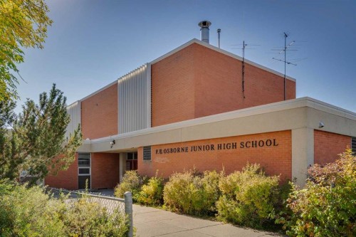 4023 Varmoor Road Nw, Calgary, AB - Outdoor