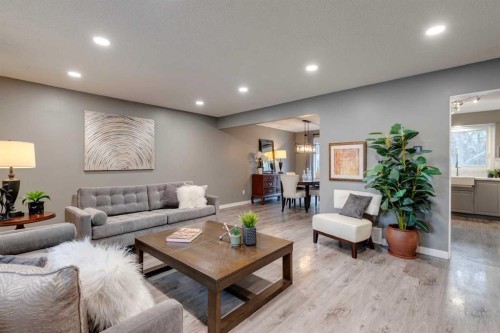 4023 Varmoor Road Nw, Calgary, AB - Indoor Photo Showing Living Room