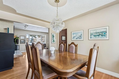 3347 Upton Place Nw, Calgary, AB - Indoor Photo Showing Dining Room