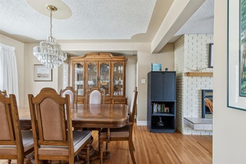 3347 Upton Place Nw, Calgary, AB - Indoor Photo Showing Dining Room