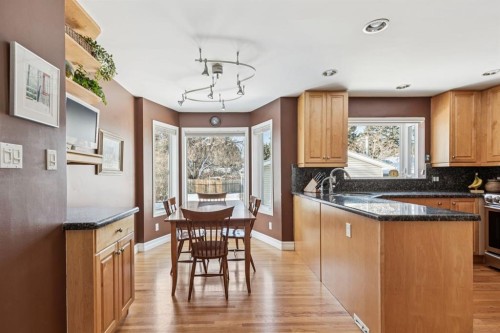 3347 Upton Place Nw, Calgary, AB - Indoor Photo Showing Other Room