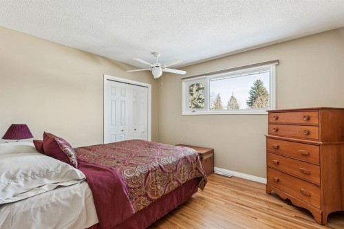 3347 Upton Place Nw, Calgary, AB - Indoor Photo Showing Bedroom