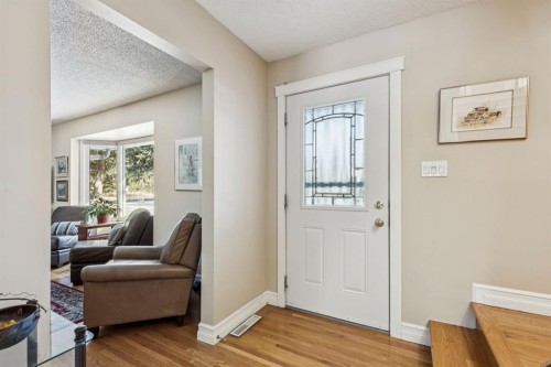 3347 Upton Place Nw, Calgary, AB - Indoor