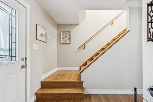 3347 Upton Place Nw, Calgary, AB - Indoor Photo Showing Other Room
