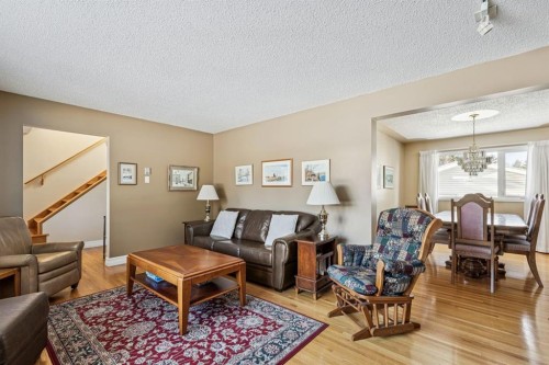 3347 Upton Place Nw, Calgary, AB - Indoor Photo Showing Living Room