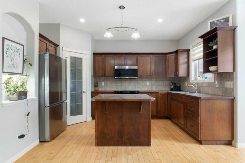 52 Glensummit Close, Cochrane, AB - Indoor Photo Showing Kitchen