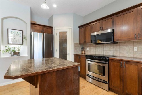 52 Glensummit Close, Cochrane, AB - Indoor Photo Showing Kitchen