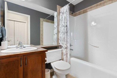 52 Glensummit Close, Cochrane, AB - Indoor Photo Showing Bathroom