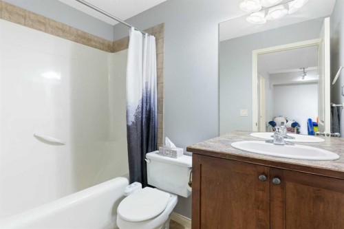 52 Glensummit Close, Cochrane, AB - Indoor Photo Showing Bathroom