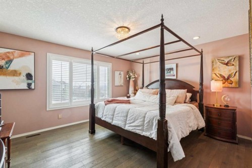 223 Cranarch Terrace Se, Calgary, AB - Indoor Photo Showing Bedroom