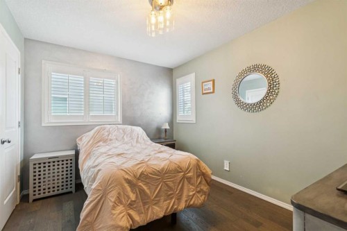 223 Cranarch Terrace Se, Calgary, AB - Indoor Photo Showing Bedroom