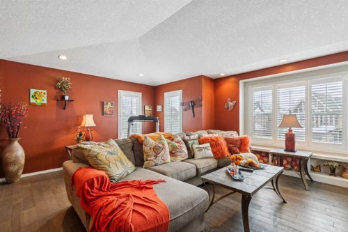 223 Cranarch Terrace Se, Calgary, AB - Indoor Photo Showing Living Room