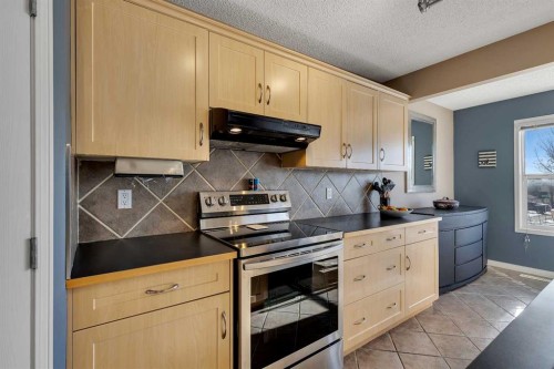 133 Rocky Ridge Heath Nw, Calgary, AB - Indoor Photo Showing Kitchen