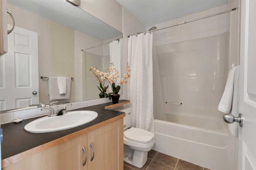 133 Rocky Ridge Heath Nw, Calgary, AB - Indoor Photo Showing Bathroom