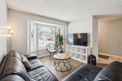 11 BEDFORD Manor NE Calgary, AB T3K 4B8