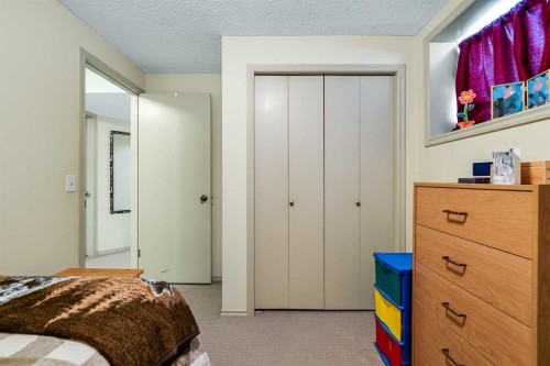 172 Prestwick Heights Se, Calgary, AB - Indoor Photo Showing Bedroom