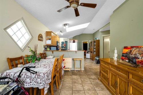 172 Prestwick Heights Se, Calgary, AB - Indoor Photo Showing Dining Room