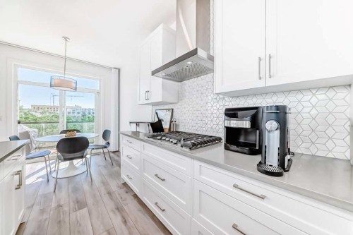 53 Spring Creek Common Sw, Calgary, AB - Indoor Photo Showing Kitchen