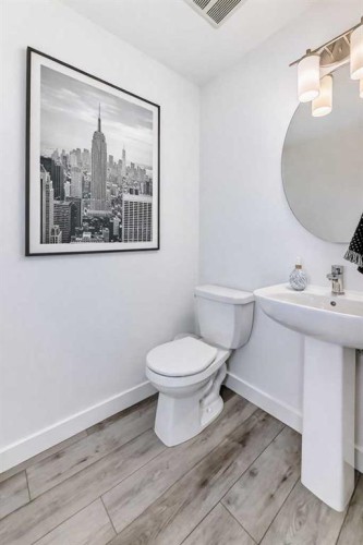 53 Spring Creek Common Sw, Calgary, AB - Indoor Photo Showing Bathroom