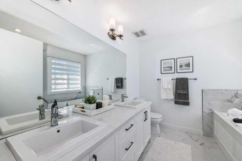 53 Spring Creek Common Sw, Calgary, AB - Indoor Photo Showing Bathroom