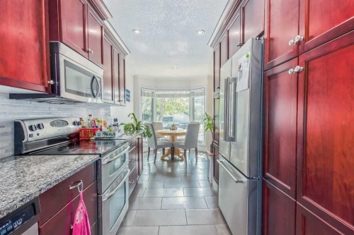 8-834 2 Avenue Nw, Calgary, AB - Indoor Photo Showing Kitchen