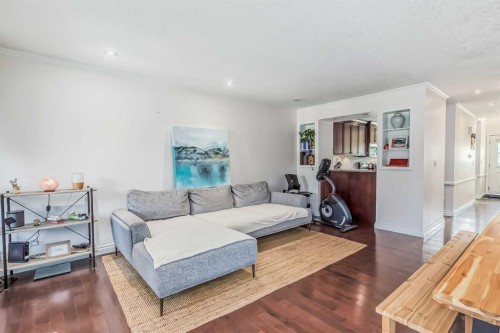 8-834 2 Avenue Nw, Calgary, AB - Indoor Photo Showing Living Room