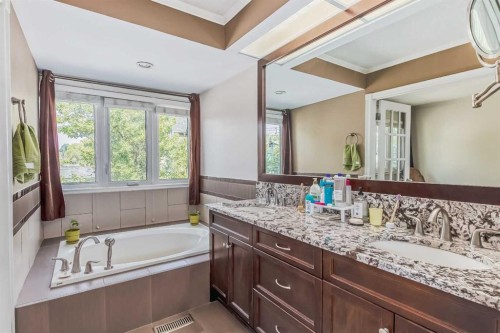 8-834 2 Avenue Nw, Calgary, AB - Indoor Photo Showing Bathroom