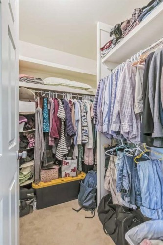 8-834 2 Avenue Nw, Calgary, AB - Indoor With Storage