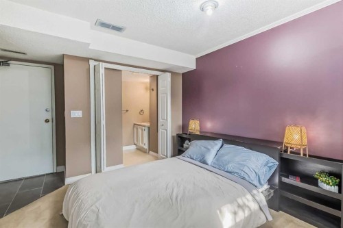 8-834 2 Avenue Nw, Calgary, AB - Indoor Photo Showing Bedroom